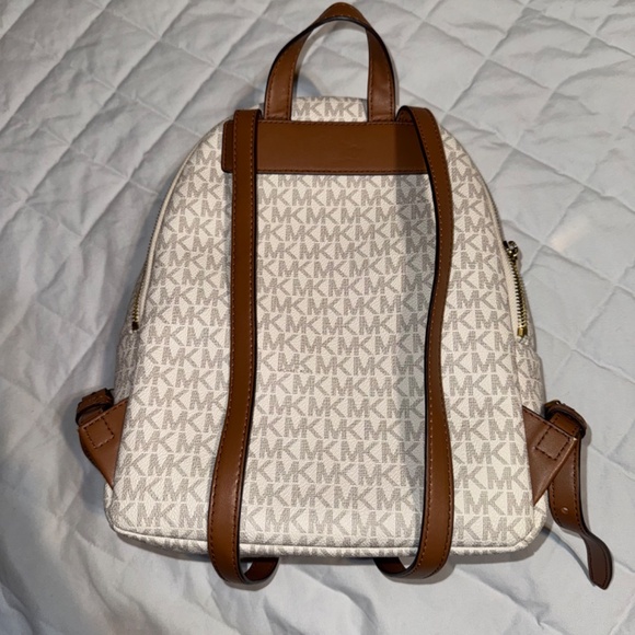 🎒 Michael Kors MK Logo Backpack with Gold Studs – Vanilla Monogram - Picture 2 of 4